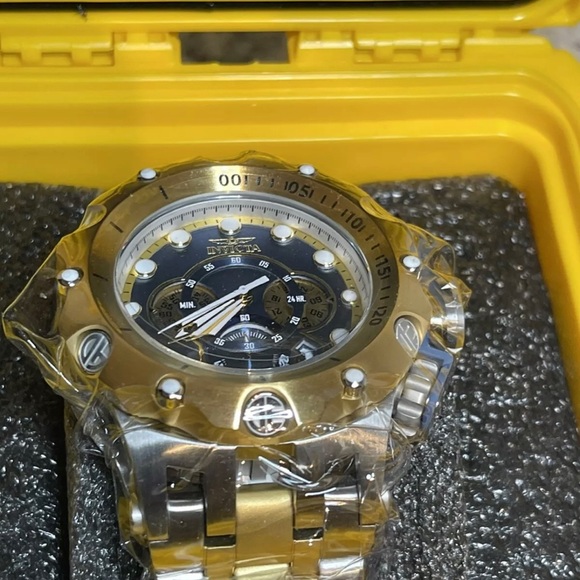 Invicta Men's 52mm Venom Hybrid Quartz Chronograph Bracelet Watch w/ 1-Slot DC - Picture 3 of 9